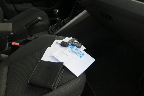 Volkswagen Polo 1.0 TSI 95pk Highline Trekhaak (afneembaar) , Stoelverwarming , PDC, Navi, Carplay, DAB+, Stuurwiel multifuntioneel, Cruisecontrol, Recent onderhouden , historie volledig hier bekend