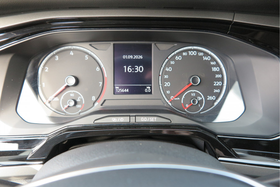 Volkswagen Polo 1.0 TSI 95pk Highline Trekhaak (afneembaar) , Stoelverwarming , PDC, Navi, Carplay, DAB+, Stuurwiel multifuntioneel, Cruisecontrol, Recent onderhouden , historie volledig hier bekend