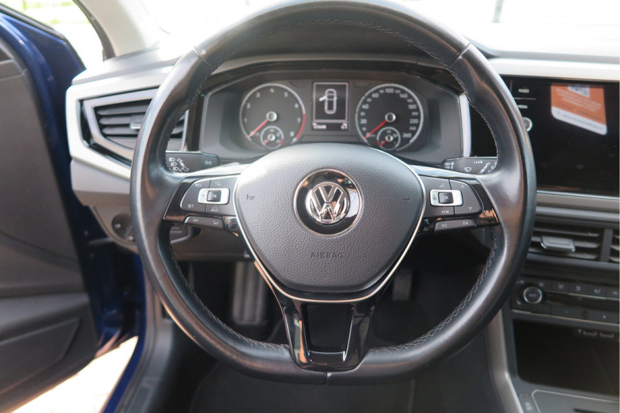 Volkswagen Polo 1.0 TSI 95pk Highline Trekhaak (afneembaar) , Stoelverwarming , PDC, Navi, Carplay, DAB+, Stuurwiel multifuntioneel, Cruisecontrol, Recent onderhouden , historie volledig hier bekend
