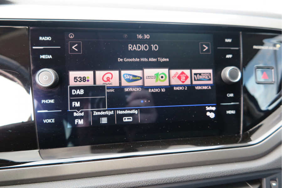 Volkswagen Polo 1.0 TSI 95pk Highline Trekhaak (afneembaar) , Stoelverwarming , PDC, Navi, Carplay, DAB+, Stuurwiel multifuntioneel, Cruisecontrol, Recent onderhouden , historie volledig hier bekend