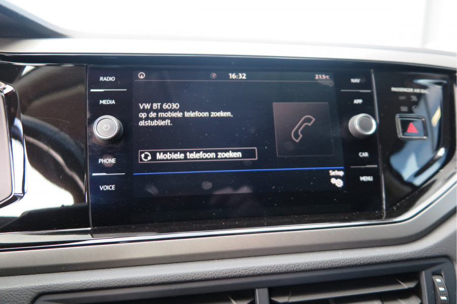 Volkswagen Polo 1.0 TSI 95pk Highline Trekhaak (afneembaar) , Stoelverwarming , PDC, Navi, Carplay, DAB+, Stuurwiel multifuntioneel, Cruisecontrol, Recent onderhouden , historie volledig hier bekend