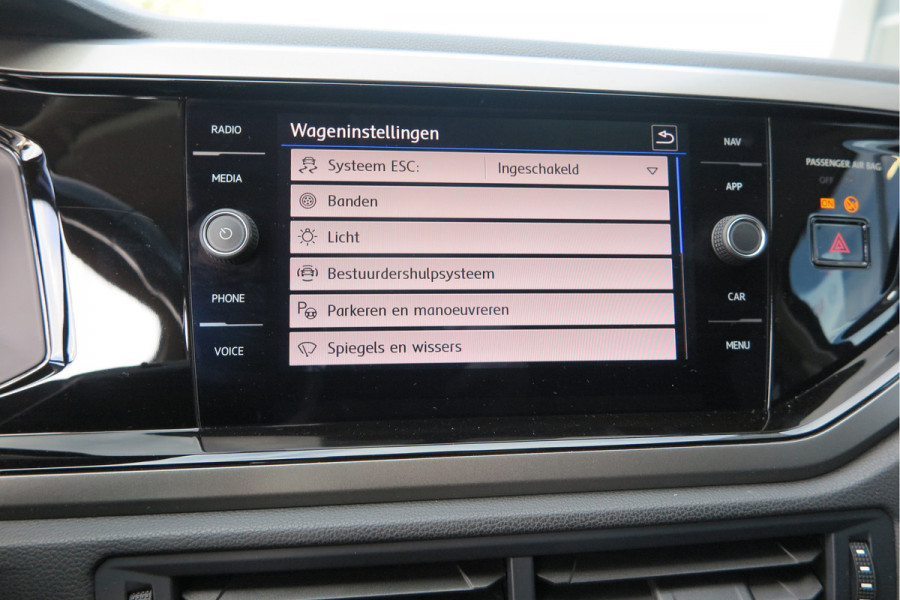Volkswagen Polo 1.0 TSI 95pk Highline Trekhaak (afneembaar) , Stoelverwarming , PDC, Navi, Carplay, DAB+, Stuurwiel multifuntioneel, Cruisecontrol, Recent onderhouden , historie volledig hier bekend