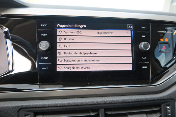 Volkswagen Polo 1.0 TSI 95pk Highline Trekhaak (afneembaar) , Stoelverwarming , PDC, Navi, Carplay, DAB+, Stuurwiel multifuntioneel, Cruisecontrol, Recent onderhouden , historie volledig hier bekend
