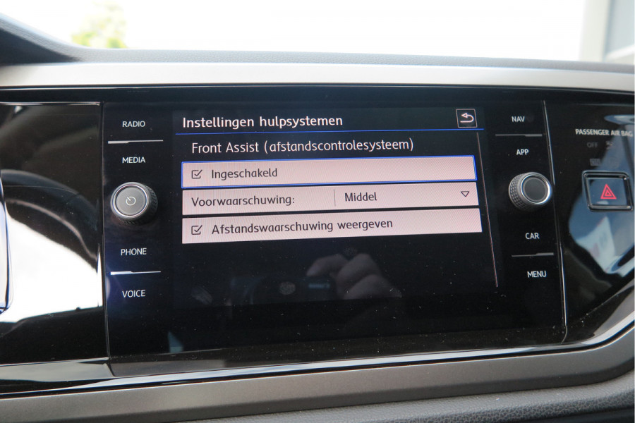 Volkswagen Polo 1.0 TSI 95pk Highline Trekhaak (afneembaar) , Stoelverwarming , PDC, Navi, Carplay, DAB+, Stuurwiel multifuntioneel, Cruisecontrol, Recent onderhouden , historie volledig hier bekend