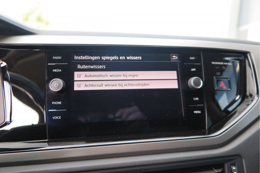 Volkswagen Polo 1.0 TSI 95pk Highline Trekhaak (afneembaar) , Stoelverwarming , PDC, Navi, Carplay, DAB+, Stuurwiel multifuntioneel, Cruisecontrol, Recent onderhouden , historie volledig hier bekend