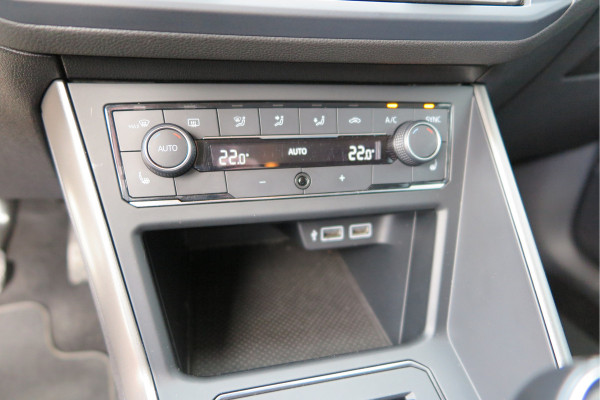 Volkswagen Polo 1.0 TSI 95pk Highline Trekhaak (afneembaar) , Stoelverwarming , PDC, Navi, Carplay, DAB+, Stuurwiel multifuntioneel, Cruisecontrol, Recent onderhouden , historie volledig hier bekend