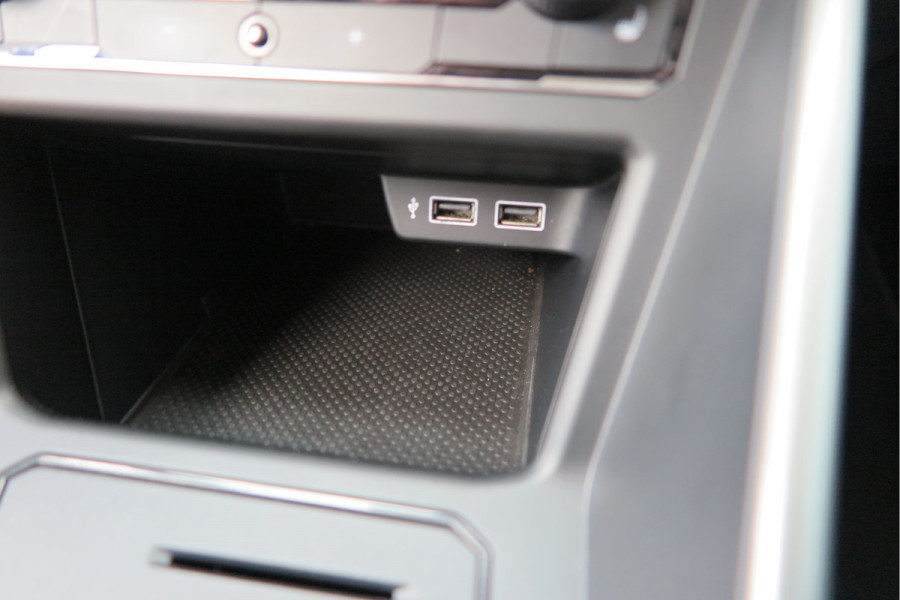 Volkswagen Polo 1.0 TSI 95pk Highline Trekhaak (afneembaar) , Stoelverwarming , PDC, Navi, Carplay, DAB+, Stuurwiel multifuntioneel, Cruisecontrol, Recent onderhouden , historie volledig hier bekend