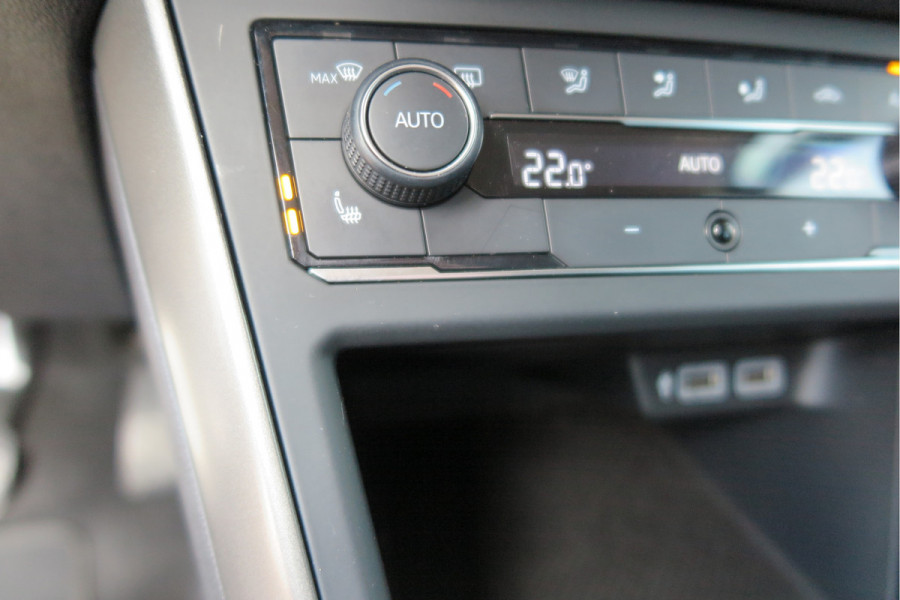 Volkswagen Polo 1.0 TSI 95pk Highline Trekhaak (afneembaar) , Stoelverwarming , PDC, Navi, Carplay, DAB+, Stuurwiel multifuntioneel, Cruisecontrol, Recent onderhouden , historie volledig hier bekend