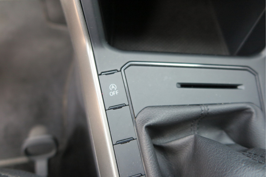 Volkswagen Polo 1.0 TSI 95pk Highline Trekhaak (afneembaar) , Stoelverwarming , PDC, Navi, Carplay, DAB+, Stuurwiel multifuntioneel, Cruisecontrol, Recent onderhouden , historie volledig hier bekend