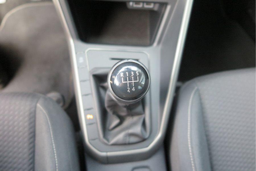 Volkswagen Polo 1.0 TSI 95pk Highline Trekhaak (afneembaar) , Stoelverwarming , PDC, Navi, Carplay, DAB+, Stuurwiel multifuntioneel, Cruisecontrol, Recent onderhouden , historie volledig hier bekend