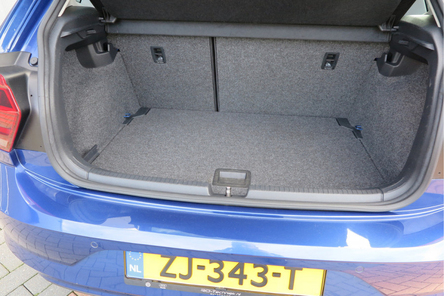 Volkswagen Polo 1.0 TSI 95pk Highline Trekhaak (afneembaar) , Stoelverwarming , PDC, Navi, Carplay, DAB+, Stuurwiel multifuntioneel, Cruisecontrol, Recent onderhouden , historie volledig hier bekend