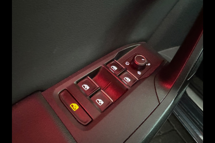 Seat Leon 1.5 eTSI FR BTW| Pano|Stoelverwarming|BlindSpot|Stuurver