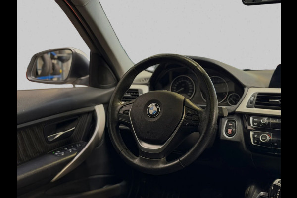 BMW 3 Serie Touring 318i Edition Sport High Executive(Goed OndH, Panoramadak, Trekhaak, StoelV, Navi, Climate Con, Cruise Con,Etc)