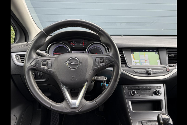 Opel Astra Sports Tourer 1.2 Business Executive ✓1e Eigenaar✓146pk✓Camera✓Trekhaak✓Carplay✓Airco✓Cruise✓Pdc V+A✓Lm velgen✓Comfortstoelen✓6 Bak✓N.A.P✓Nieuwe Apk bij Aflevering
