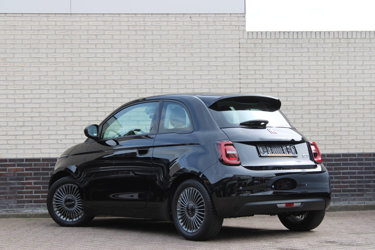 Fiat 500 Icon 42 kWh | Navigatie | Stoelverwarming | Parkeersensoren achter