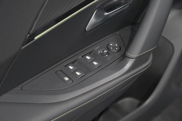 Peugeot 2008 PureTech 130 EAT8 GT | 360 Camera | Adaptieve Cruise Control | Pack Alcantara | Apple Carplay