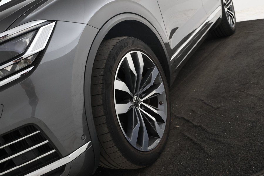 Volkswagen Touareg 3.0 TSi eHybrid 4MOTION Panorama, 360 Camera, Digital dash!