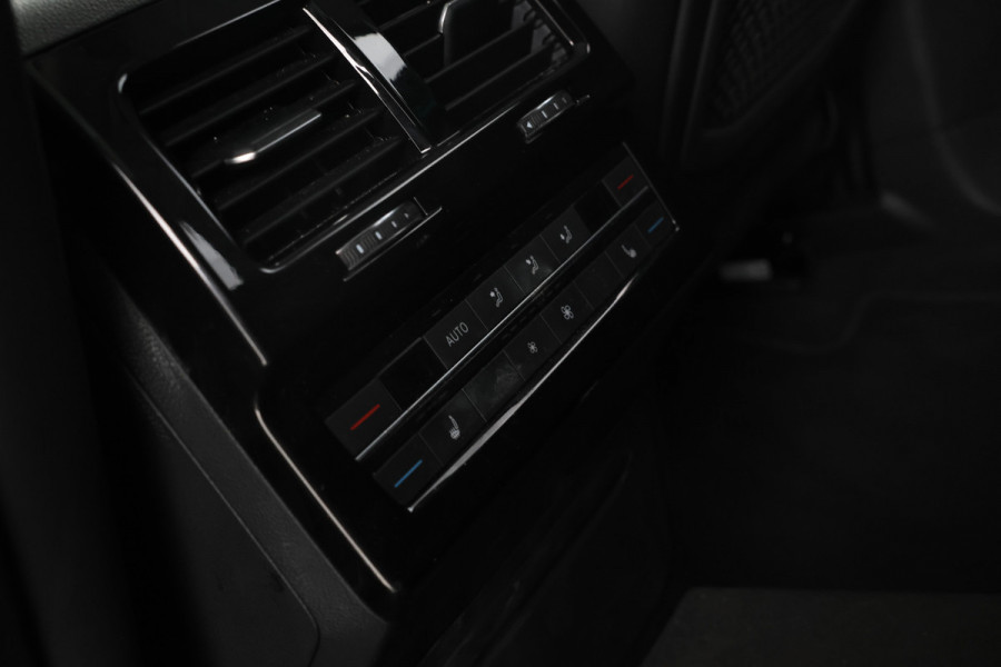 Volkswagen Touareg 3.0 TSi eHybrid 4MOTION Panorama, 360 Camera, Digital dash!