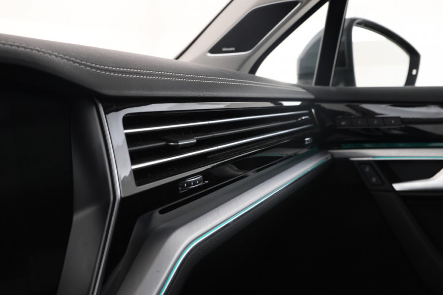 Volkswagen Touareg 3.0 TSi eHybrid 4MOTION Panorama, 360 Camera, Digital dash!