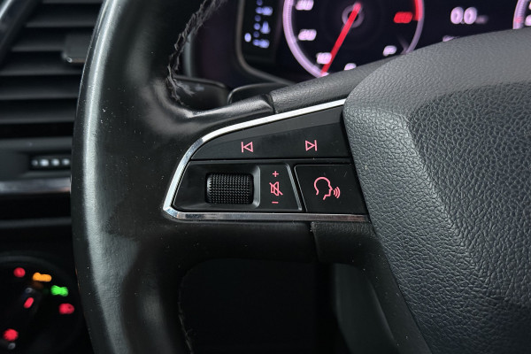 Seat Ateca 1.4 EcoTSI Xcellence (PANORAMADAK, CAMERA, STOELVERWARMING, TREKHAAK)