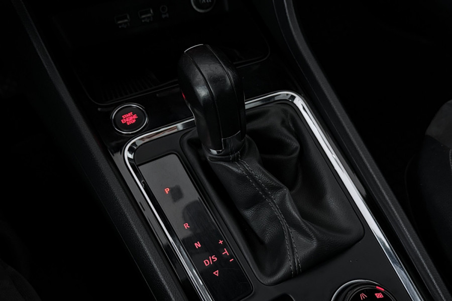 Seat Ateca 1.4 EcoTSI Xcellence (PANORAMADAK, CAMERA, STOELVERWARMING, TREKHAAK)
