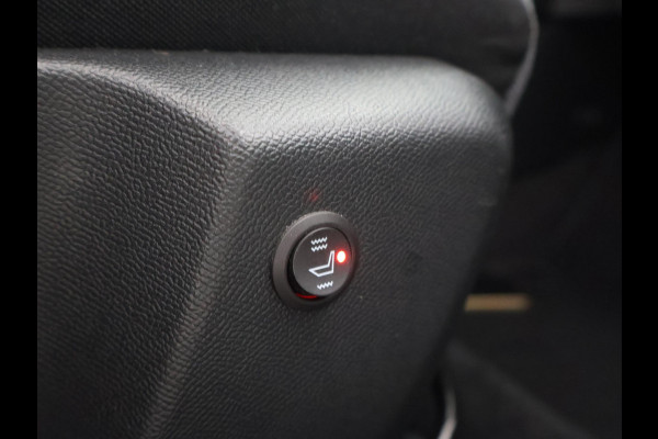 Peugeot e-2008 EV ALLURE 50 kWh + CAMERA | LED | CARPLAY | STOELVERW.