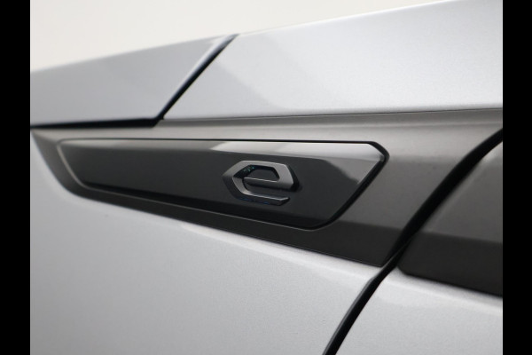 Peugeot e-2008 EV ALLURE 50 kWh + CAMERA | LED | CARPLAY | STOELVERW.