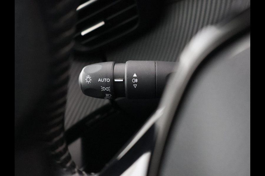 Peugeot e-2008 EV ALLURE 50 kWh + CAMERA | LED | CARPLAY | STOELVERW.