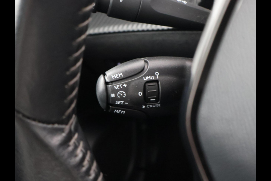 Peugeot e-2008 EV ALLURE 50 kWh + CAMERA | LED | CARPLAY | STOELVERW.