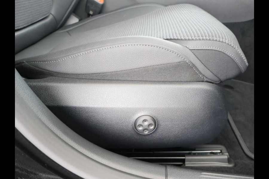 Mercedes-Benz C-Klasse 300e AVANTGARDE ** HIGH LED, NAVI+, MEMORY, WINTERPACK, CAMERA, ** Ex MB-AG - UNFALLFREI ** ** INFORMEER OOK NAAR ONZE AANTREKKELIJKE FINANCIAL-LEASE TARIEVEN **