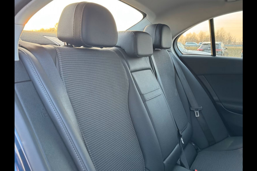 Mercedes-Benz C-Klasse 300e AVANTGARDE ** HIGH LED, NAVI+, MEMORY, WINTERPACK, CAMERA, ** Ex MB-AG - UNFALLFREI ** ** INFORMEER OOK NAAR ONZE AANTREKKELIJKE FINANCIAL-LEASE TARIEVEN **