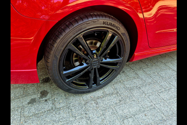 Audi A3 Sportback 35 TFSI S Line black line . Panoramadak . Matrix .
