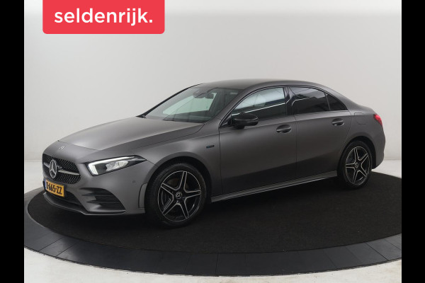 Mercedes-Benz A-Klasse 250 e Business Solution AMG Limited | SOH 94,5% | Leder/alcantara | Cruise control | Stoelverwarming | Navigatie | Bluetooth | Sfeerverlichting | Camera | Park assist