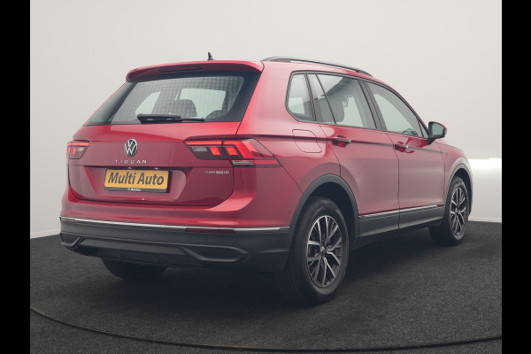 Volkswagen Tiguan 1.4 TSI eHybrid Elegance PHEV 245pk Dealer O.H. | SOH 90.3% | Adaptive Cruise | IQ Light | Camera | Blis | Stoelen & Stuur Verwarmd | Apple Carplay | DAB | Navigatie | Lane Assist | 17"L.M | Plug In Hybrid