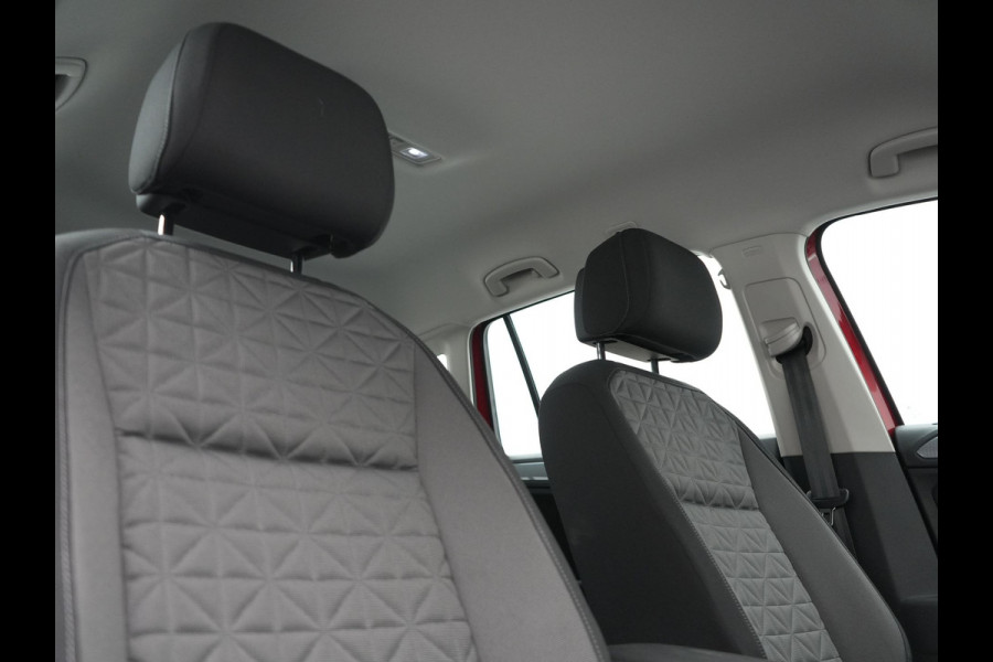 Volkswagen Tiguan 1.4 TSI eHybrid Elegance PHEV 245pk Dealer O.H. | SOH 90.3% | Adaptive Cruise | IQ Light | Camera | Blis | Stoelen & Stuur Verwarmd | Apple Carplay | DAB | Navigatie | Lane Assist | 17"L.M | Plug In Hybrid