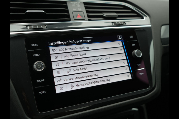 Volkswagen Tiguan 1.4 TSI eHybrid Elegance PHEV 245pk Dealer O.H. | SOH 90.3% | Adaptive Cruise | IQ Light | Camera | Blis | Stoelen & Stuur Verwarmd | Apple Carplay | DAB | Navigatie | Lane Assist | 17"L.M | Plug In Hybrid