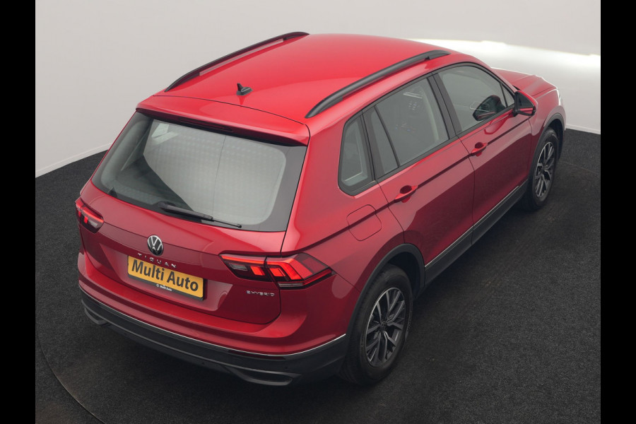 Volkswagen Tiguan 1.4 TSI eHybrid Elegance PHEV 245pk Dealer O.H. | SOH 90.3% | Adaptive Cruise | IQ Light | Camera | Blis | Stoelen & Stuur Verwarmd | Apple Carplay | DAB | Navigatie | Lane Assist | 17"L.M | Plug In Hybrid
