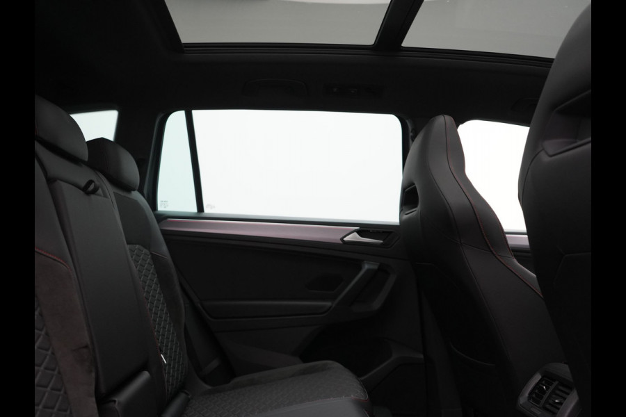 Seat Tarraco 1.4 TSI e-Hybrid FR Business Intense PHEV 245pk Dealer O.H. | Trekhaak Af Fabriek | Panodak | Adaptive Cruise | 360 Camera | Sportstoelen Memory & Verwarmd | Keyless | Blis | Stuur Verwarmd | Apple Carplay | Navigatie | DAB | 19" L.M | Plug In Hybrid