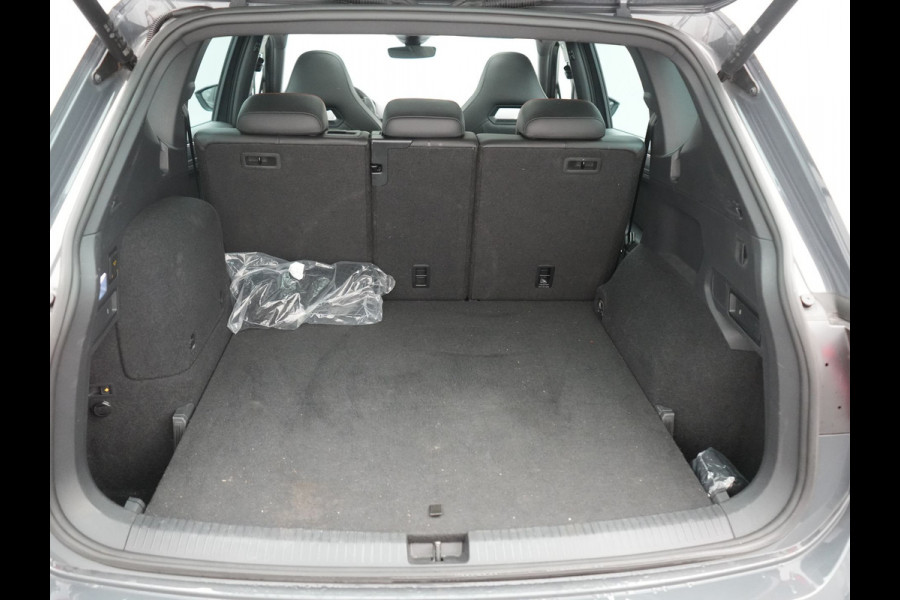 Seat Tarraco 1.4 TSI e-Hybrid FR Business Intense PHEV 245pk Dealer O.H. | Trekhaak Af Fabriek | Panodak | Adaptive Cruise | 360 Camera | Sportstoelen Memory & Verwarmd | Keyless | Blis | Stuur Verwarmd | Apple Carplay | Navigatie | DAB | 19" L.M | Plug In Hybrid