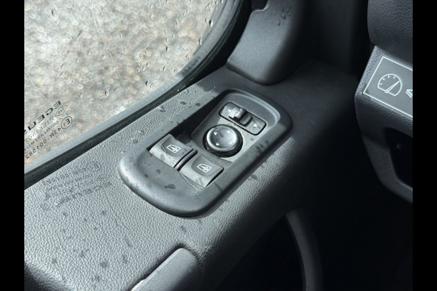 Renault Master Plancher T35 2.3 DCI 150PK Automaat Bakwagen Airco Cruise Control Camera Parkeersensoren Foodtruck Meubelbak Frietkar Paardenwagen