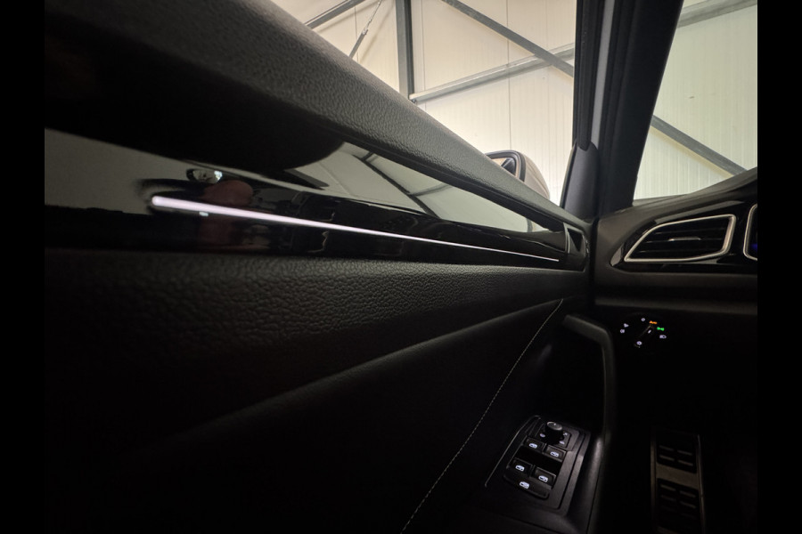 Volkswagen T-Roc TSI 110PK R-LINE SPORT IQ.LIGHT/TREKHAAK/STOEL VERW.