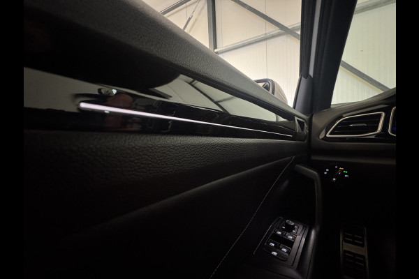 Volkswagen T-Roc TSI 110PK R-LINE SPORT IQ.LIGHT/TREKHAAK/STOEL VERW.