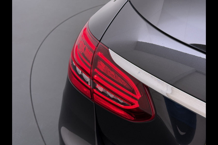 Mercedes-Benz C-Klasse Estate 300De Diesel Hybride 306pk - 700Nm! AUT-9 AMG Limited Trekhaak Apple Carplay Android Auto Elek.Stoelen+Verwarmd Navi Ecc  SOH 97% Solution Business Elek.Achterklep Led Privacy Glas Lmv 18" Night-pakket 1800kg trekvermogen!