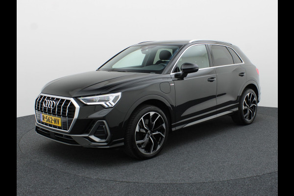 Audi Q3 45 TFSI e S edition | S-line | Trekhaak | Camera | 20'' | Side Assist | Prijs Rijklaar !!