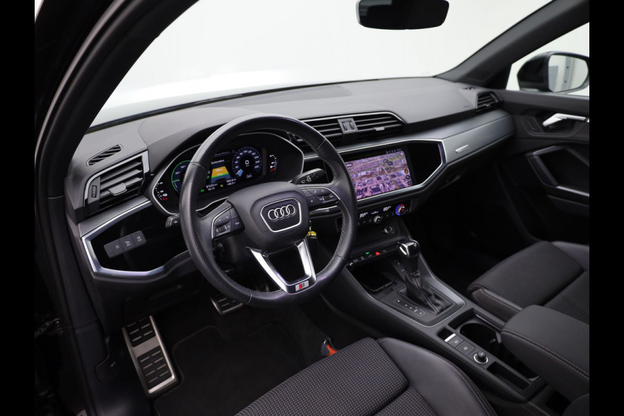 Audi Q3 45 TFSI e S edition | S-line | Trekhaak | Camera | 20'' | Side Assist | Prijs Rijklaar !!