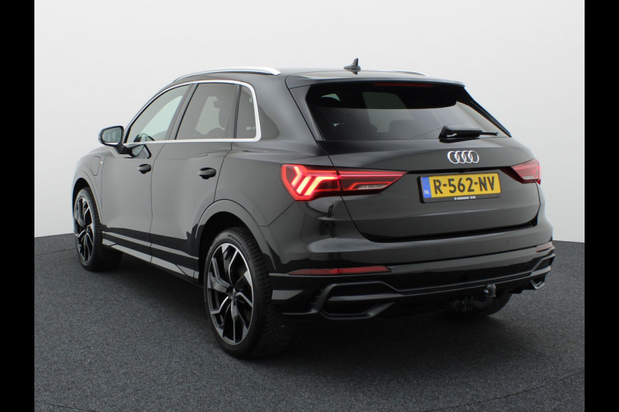 Audi Q3 45 TFSI e S edition | S-line | Trekhaak | Camera | 20'' | Side Assist | Prijs Rijklaar !!