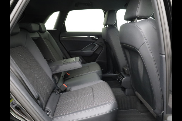 Audi Q3 45 TFSI e S edition | S-line | Trekhaak | Camera | 20'' | Side Assist | Prijs Rijklaar !!