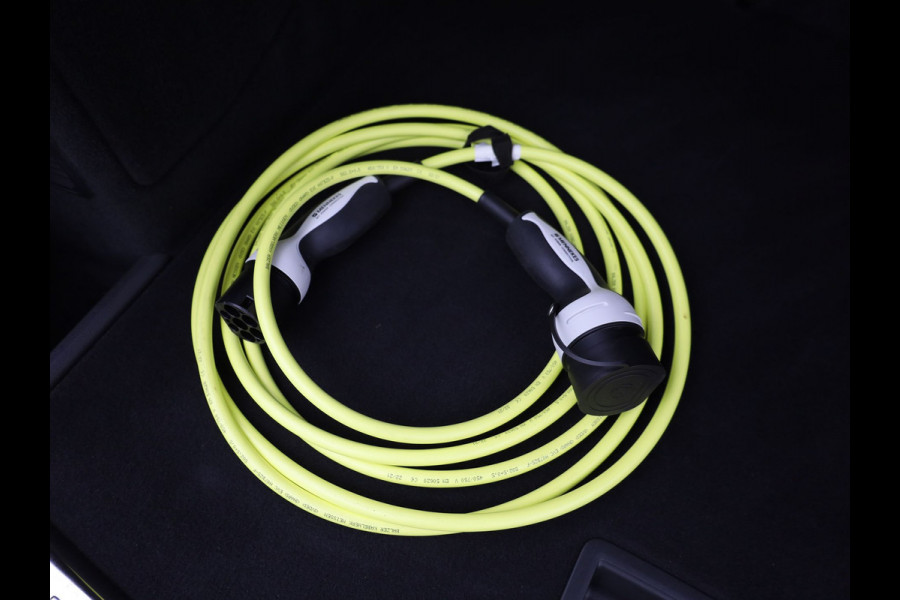 Audi Q3 45 TFSI e S edition | S-line | Trekhaak | Camera | 20'' | Side Assist | Prijs Rijklaar !!