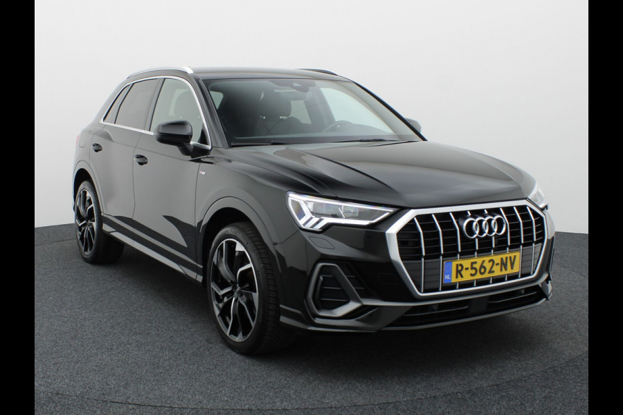 Audi Q3 45 TFSI e S edition | S-line | Trekhaak | Camera | 20'' | Side Assist | Prijs Rijklaar !!