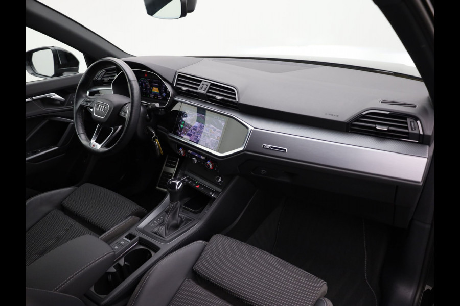 Audi Q3 45 TFSI e S edition | S-line | Trekhaak | Camera | 20'' | Side Assist | Prijs Rijklaar !!